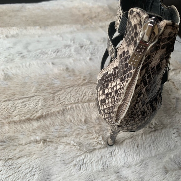 Ivanka Trump High Heels - Picture 4 of 5